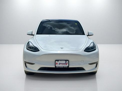 Used 2024 Tesla Model Y Long Range AWD/4WD image 2