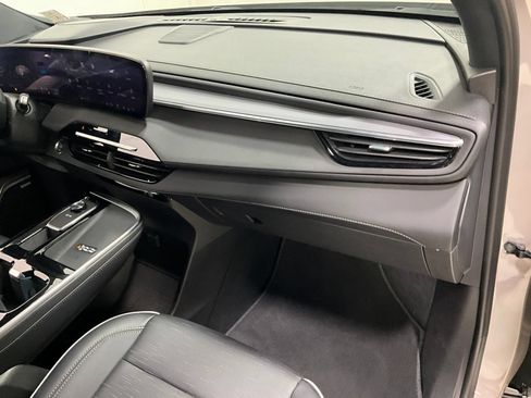 Used 2026 Buick Enclave Sport Touring AWD/4WD image 16