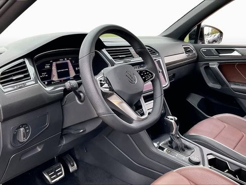 Used 2022 Volkswagen Tiguan SEL R-Line AWD/4WD image 18