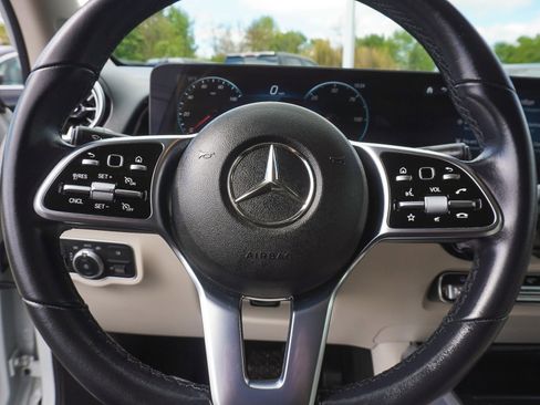 Used 2023 Mercedes-Benz EQB 300 4MATIC image 18