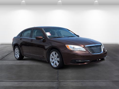 Used 2013 Chrysler 200 LX FWD image 2