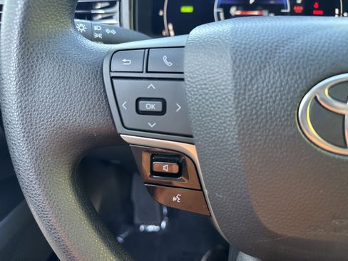 Used 2025 Toyota Camry SE image 20