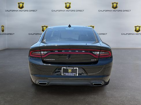 Used 2017 Dodge Charger SXT RWD image 4