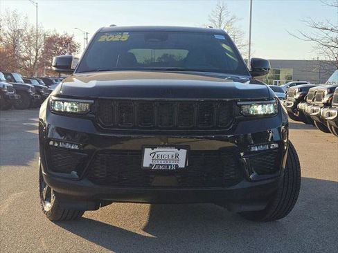 New 2025 Jeep Grand Cherokee Limited w/ Black Appearance Package image 4