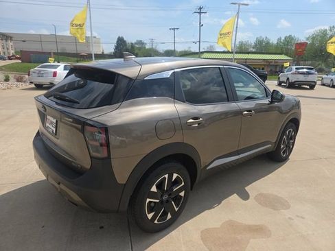 Used 2025 Nissan Kicks SV AWD/4WD image 10