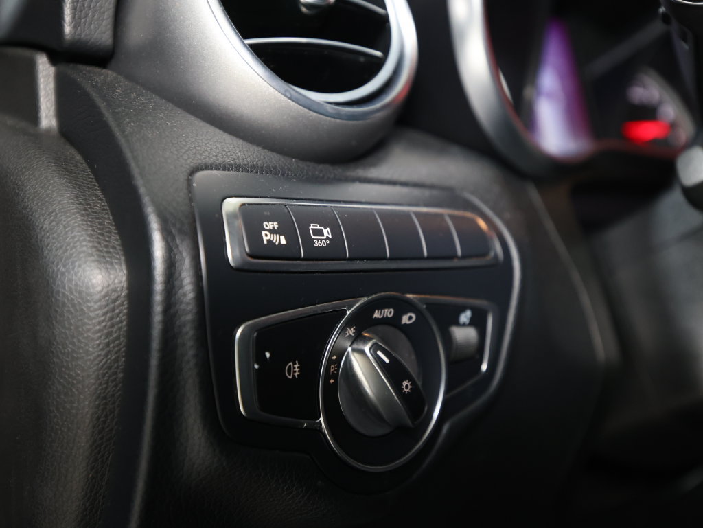 Used 2018 Mercedes-Benz GLC 300 w/ Premium Package image 27