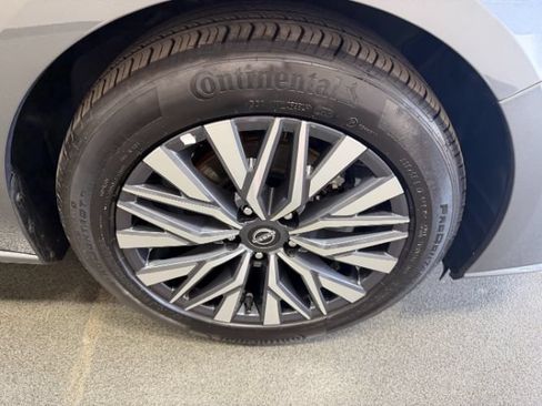 Used 2025 Nissan Altima 2.5 SV FWD image 9