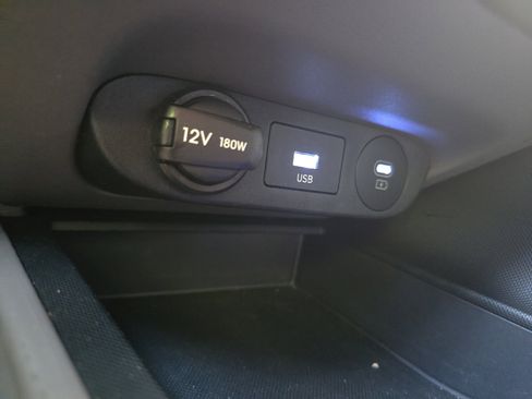 Used 2025 Hyundai Elantra SE image 18