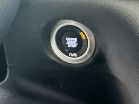Used 2025 Chrysler Pacifica Select FWD image 20