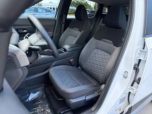 Certified 2025 Nissan Kicks SV FWD image 27