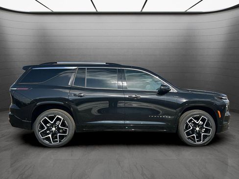 New 2026 Chevrolet Traverse High Country FWD image 2
