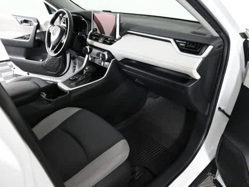 Used 2024 Toyota RAV4 XLE w/ Convenience Package image 12