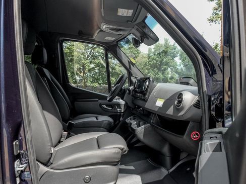 Used 2025 Mercedes-Benz Sprinter 2500 image 23