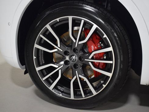 Certified 2023 Maserati Grecale Modena image 5