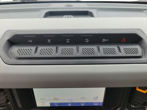 Used 2021 Ford Bronco Badlands image 19