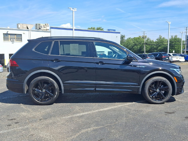 Used 2023 Volkswagen Tiguan SE R-Line AWD/4WD image 7