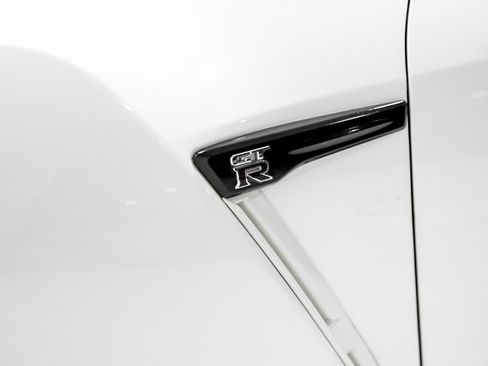 Used 2021 Nissan GT-R Premium image 43