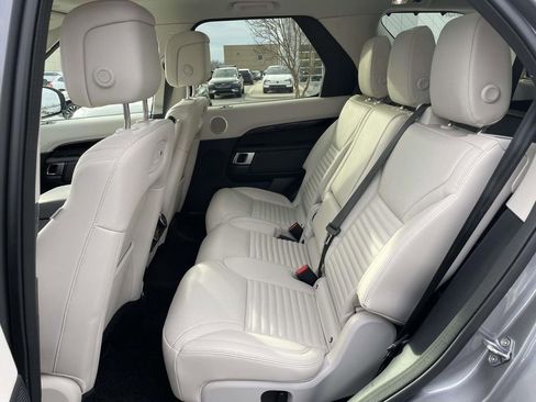 Used 2025 Land Rover Discovery S image 3