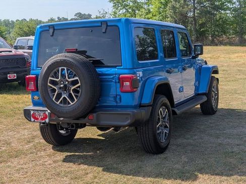 New 2026 Jeep Wrangler Unlimited Sahara AWD/4WD image 7