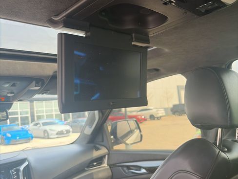 Used 2020 Cadillac Escalade Platinum image 21