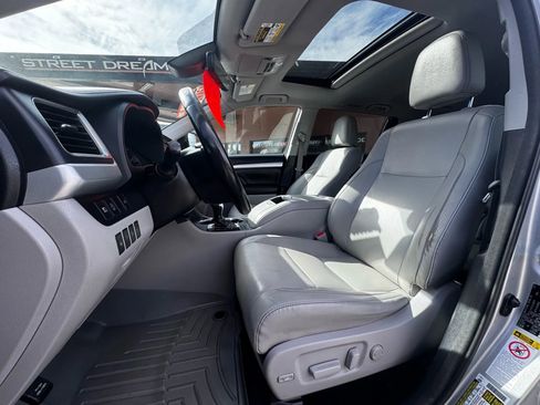 Used 2017 Toyota Highlander XLE image 10