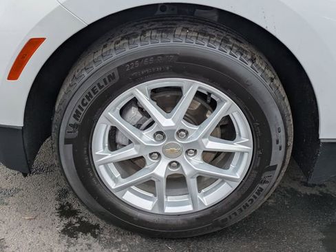 Used 2024 Chevrolet Equinox LT image 32