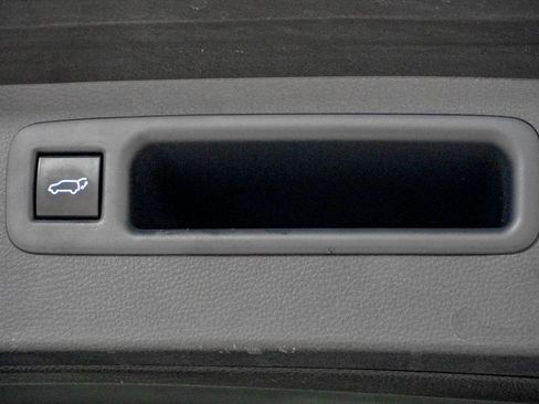 Used 2021 Toyota Highlander XLE image 10