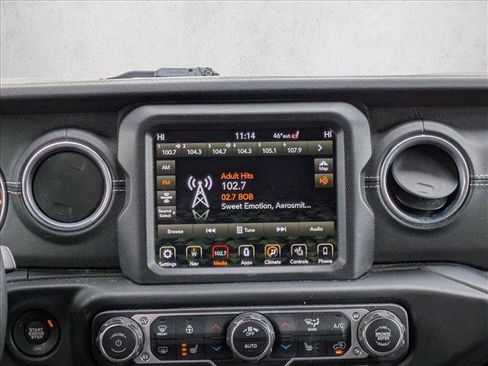 Used 2018 Jeep Wrangler Unlimited Sahara image 18