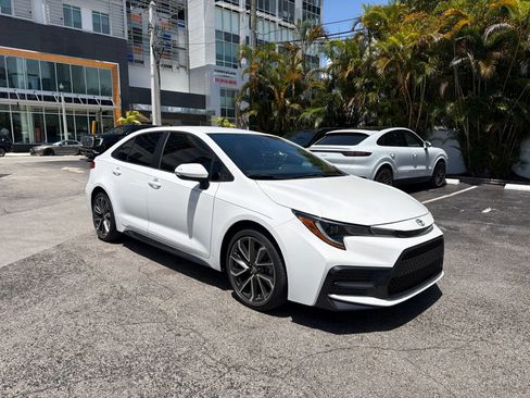 Used 2022 Toyota Corolla SE FWD image 3