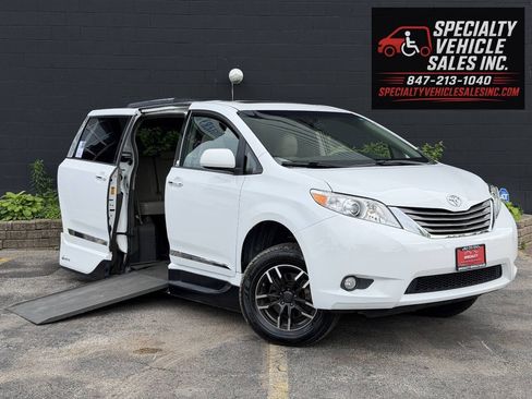 Used 2013 Toyota Sienna XLE w/ Premium Pkg FWD image 2