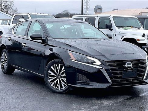 Used 2025 Nissan Altima 2.5 SV image 36
