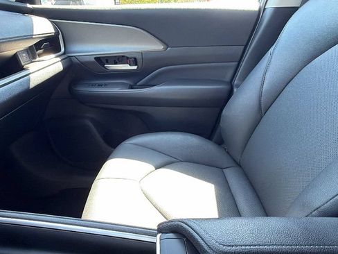Used 2025 Toyota Grand Highlander FWD image 23