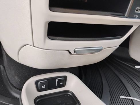 Used 2019 Chrysler Pacifica Touring-L FWD image 20