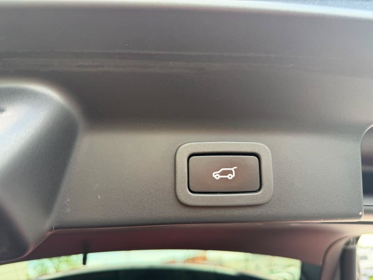 Used 2017 Jaguar F-PACE Premium AWD/4WD image 11
