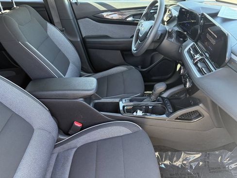 Used 2025 Chevrolet TrailBlazer LT FWD image 10