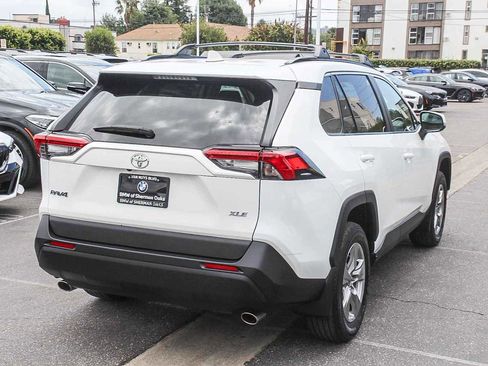 Used 2023 Toyota RAV4 XLE FWD image 4