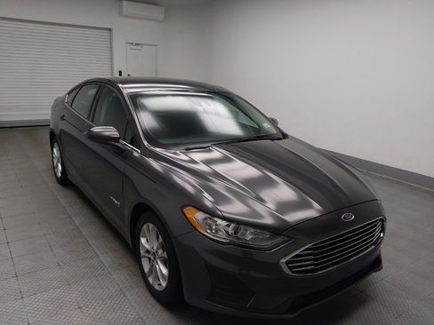 Used 2019 Ford Fusion SE FWD image 14