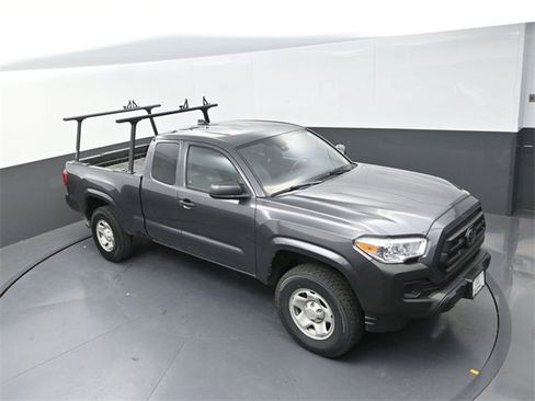Used 2022 Toyota Tacoma SR image 9