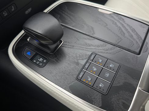 Used 2023 Lexus LS 500h AWD w/ Luxury Package image 81