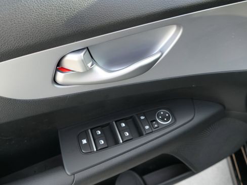 Used 2024 Kia Forte LXS w/ LXS Technology Package image 14