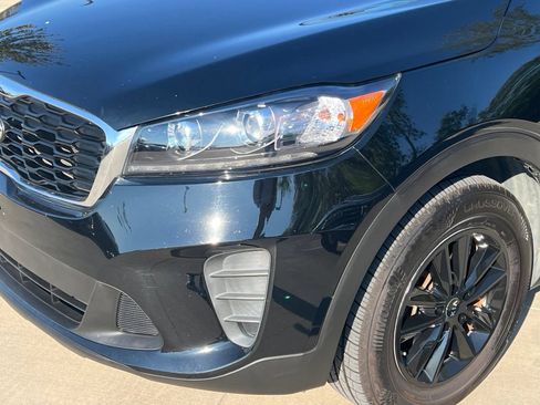 Used 2020 Kia Sorento LX FWD image 4