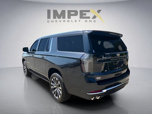 Used 2026 Chevrolet Suburban High Country RWD image 3
