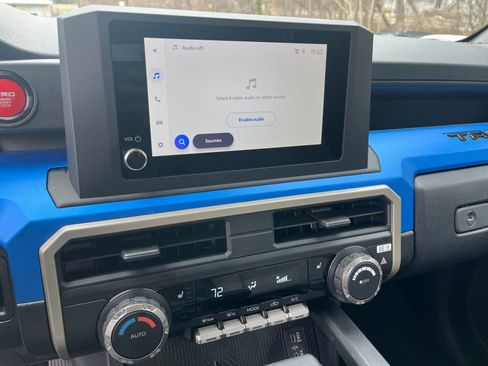 Used 2025 Toyota Tacoma TRD Off-Road image 17