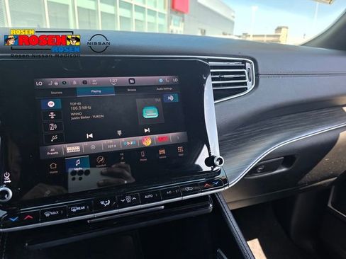 Used 2024 Jeep Wagoneer L Series II w/ Flexible Seating Group AWD/4WD image 17