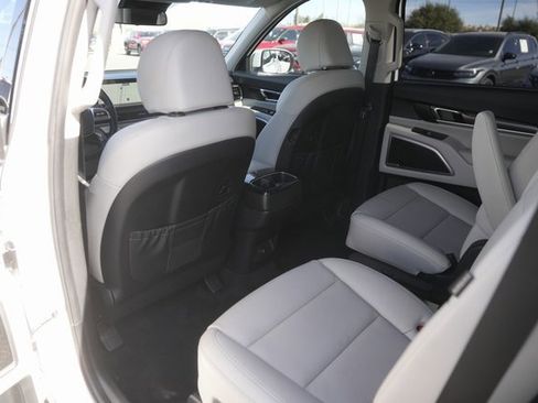 Used 2023 Kia Telluride S image 11