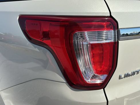 Used 2018 Ford Explorer Limited FWD image 27