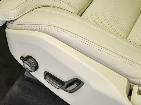 New 2026 Volvo XC90 B6 Ultra w/ Protection Package AWD/4WD image 28