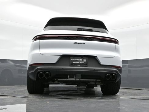 Used 2025 Porsche Cayenne E-Hybrid AWD/4WD image 36