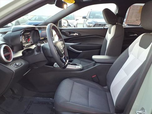 Used 2024 Chevrolet Trax RS w/ Driver Confidence Package image 6