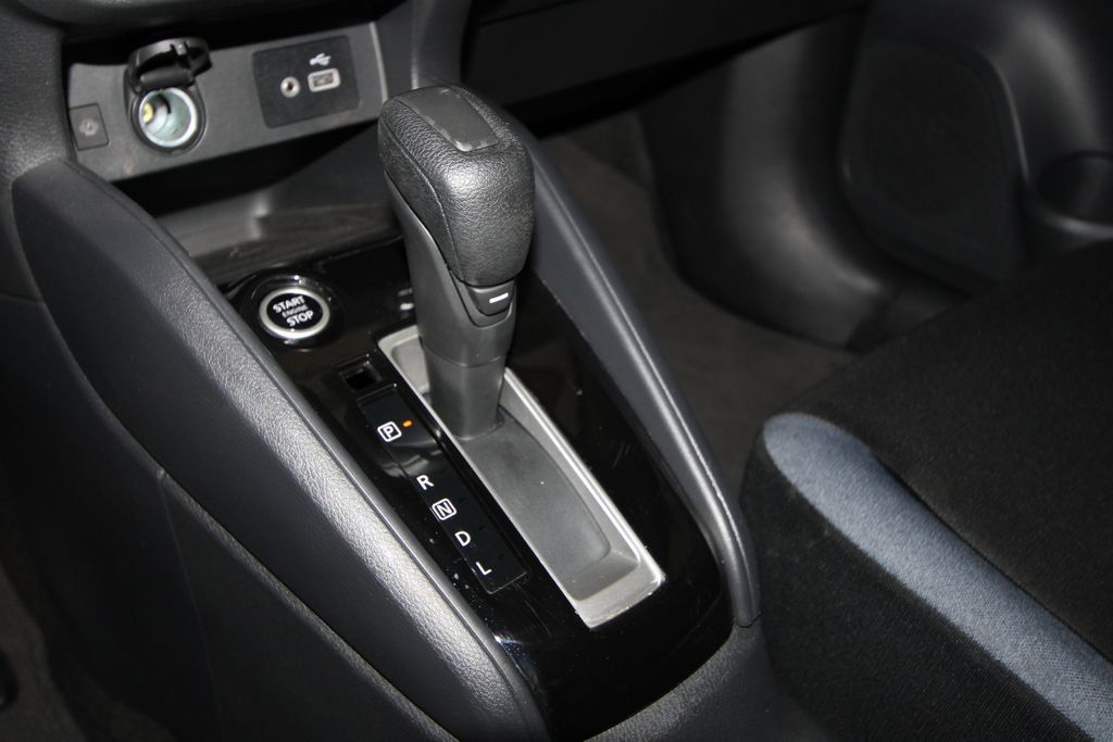 Used 2025 Nissan Versa SV FWD image 14